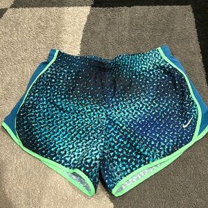Nike shorts size youth large girls
